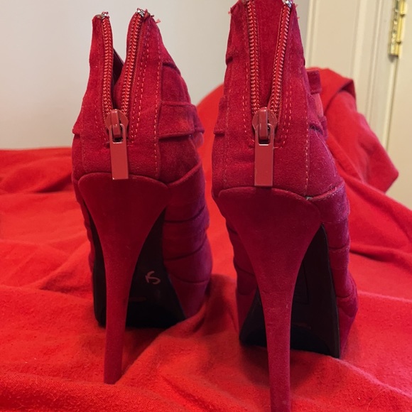 Red Suede/mesh 5 1/2” heels - Picture 4 of 9